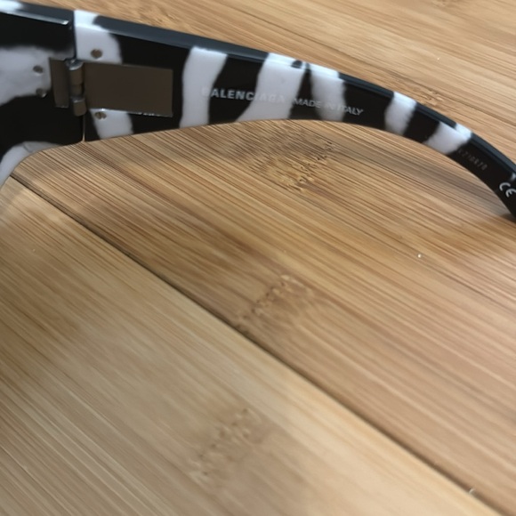 Balenciaga Eyewear Zebra Printed Round Frame Sunglasses - Picture 6 of 10